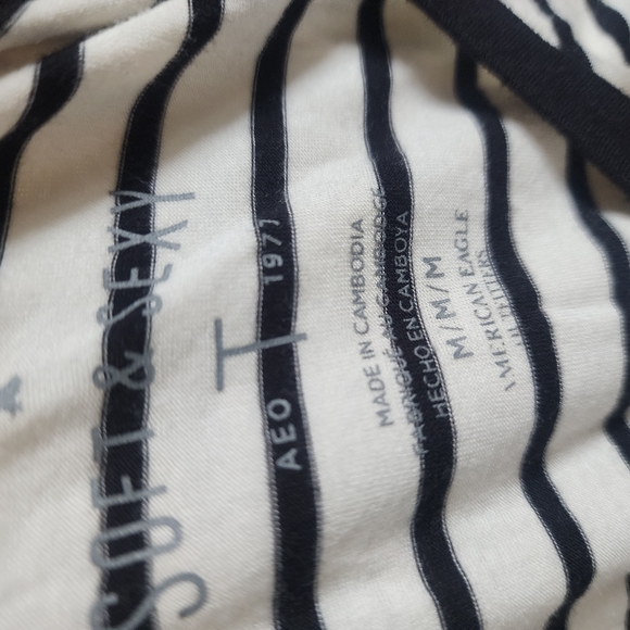 AMERICAN EAGLE SOFT AND SEXY T SHIRT - Picture 3 of 4